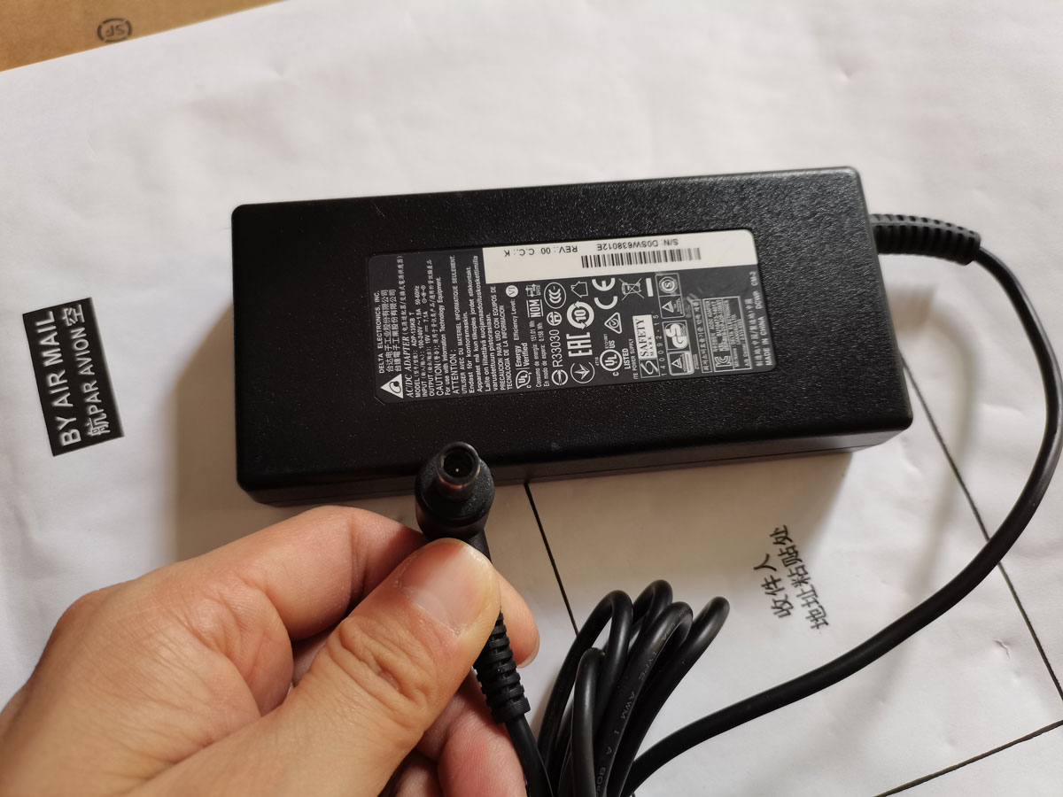 NEUES OEM Delta 19V 7.1A 135W  – Pc Gaming News Bewertung und Preis